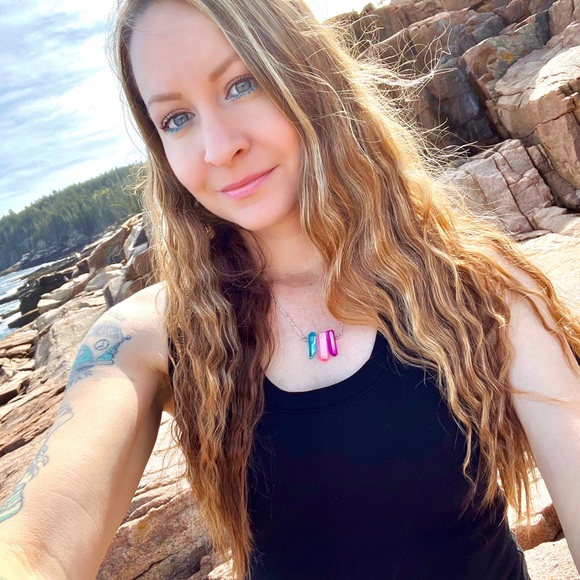 Meet your Posher, Jessica Joy - Picture 2 of 5